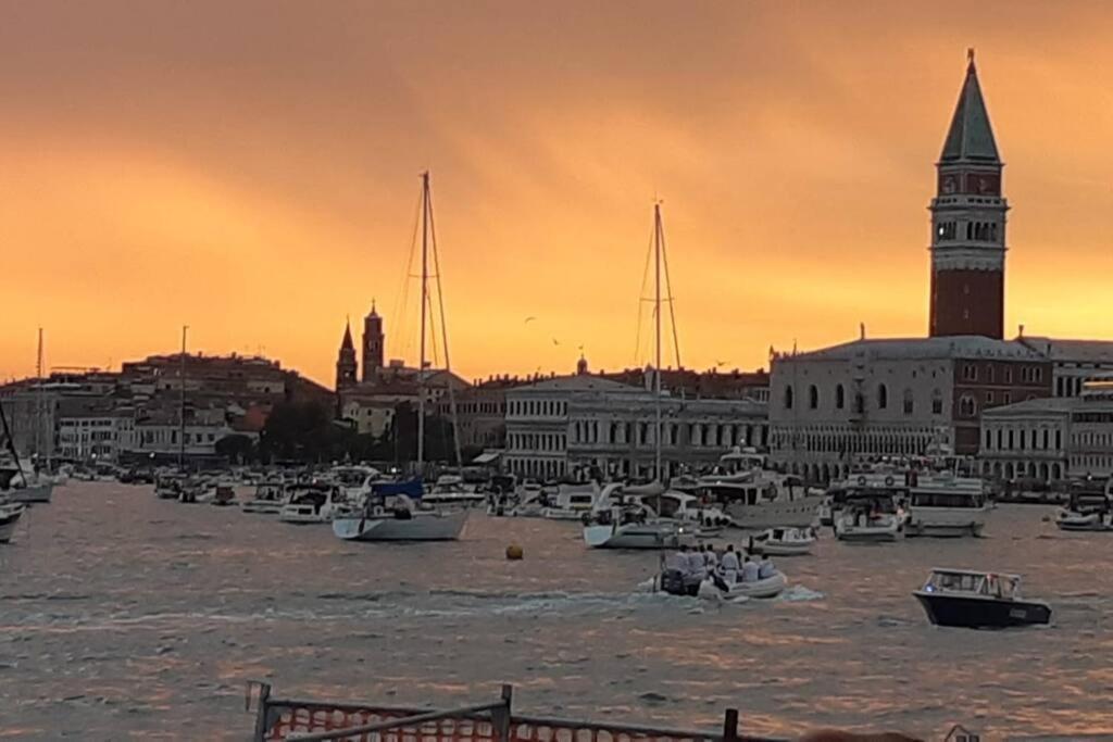 Bianca Fronte Mare Appartamento *