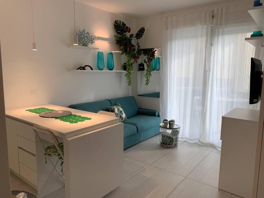 Bianca Fronte Mare Apartment *